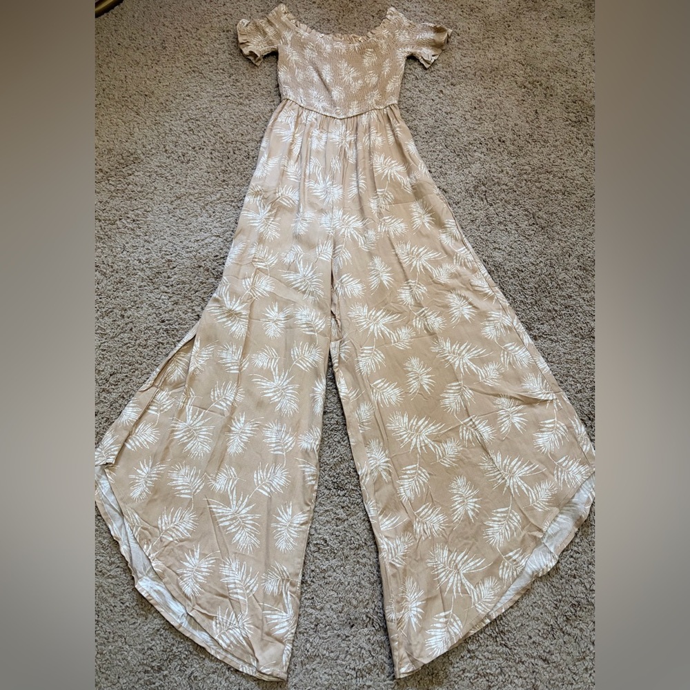 Francesca's Collections Beige Leaf Print Wide-Leg Pantsuit